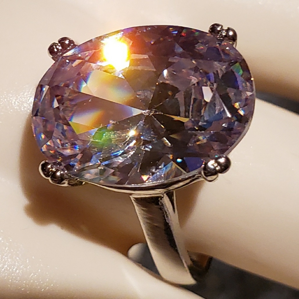 Costume jewelry ring. Large stone. Size 10.